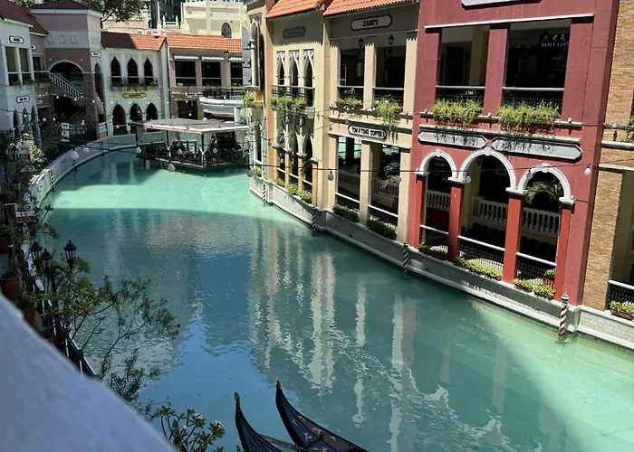 Luxurious Viceroy Walk To Venice Grand Canal Apartment